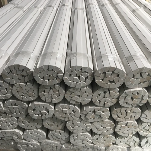 Żarbun tal-Mouldings Żgħar tal-Injam Ipprajmata Abjad Popolari jew Kwart Tond Għal Baseboard